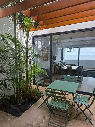 Others 3, Oasis House, Ponta Delgada