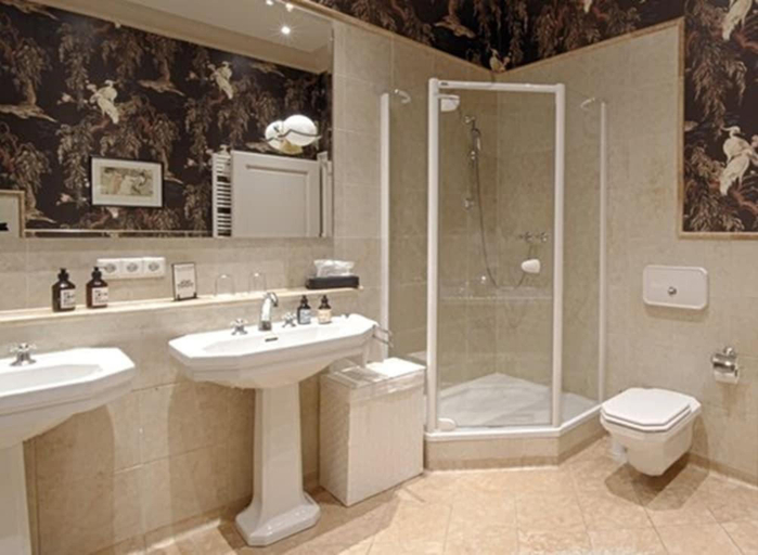 Bathroom 2, Cora Apartments, Leipzig