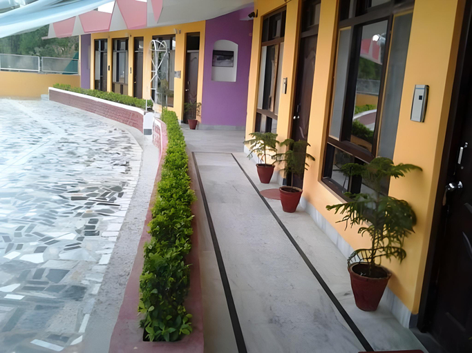 Others 3, Hotel Baakhlee, Pithoragarh