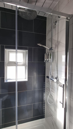 Bathroom 2, Granada Apartments Derby Road, Blackpool