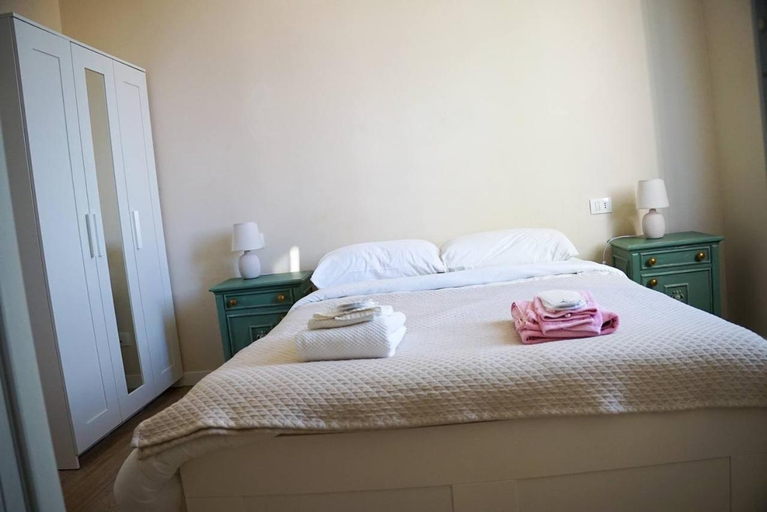 Bedroom 2, La casa di Gazi, Florence
