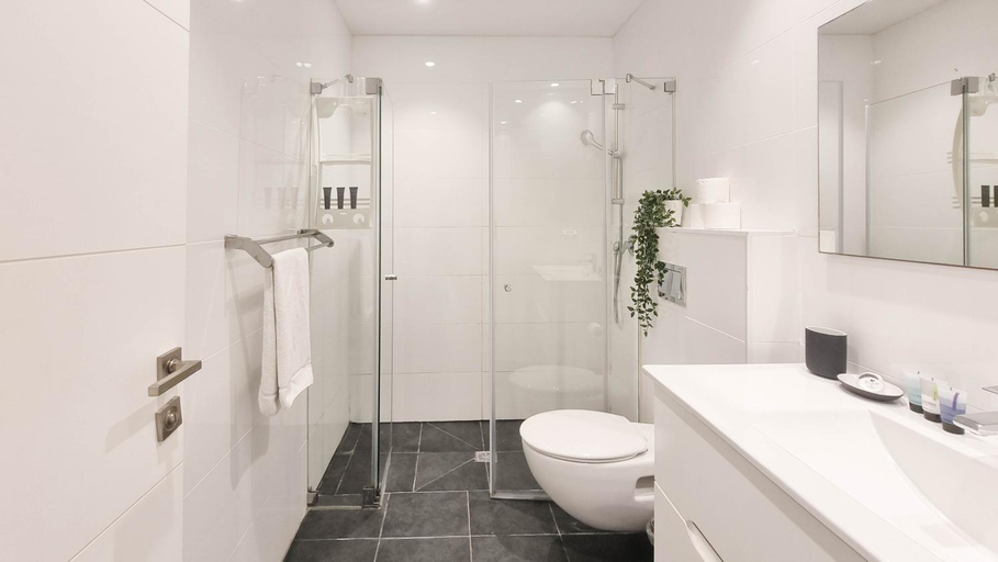 Bathroom 3, BnBIsrael apartments - HaYarkon
