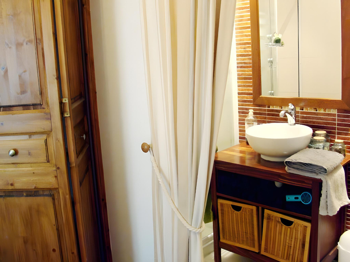 Bathroom 2, Chambres de la Grande Porte, Paris