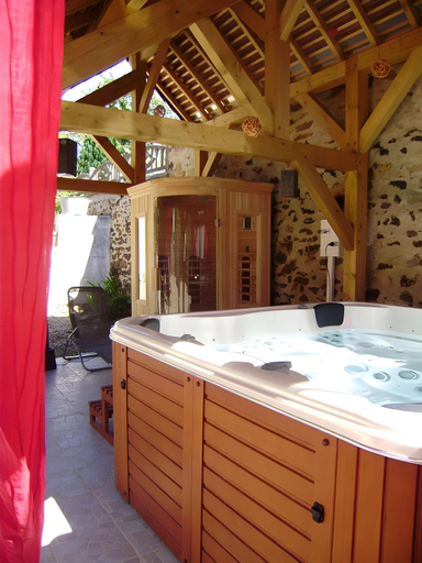 Bathroom, Le Clos de la Fontaine, Cher