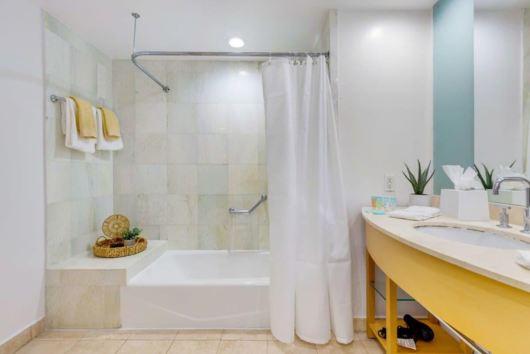 Others 1, Beachfront Resort|  Pool|  Ocean View Balcony+ Gym, Miami-Dade
