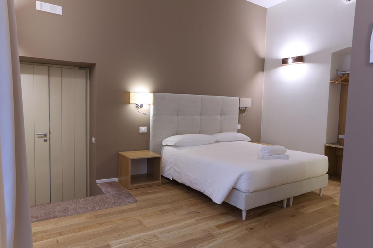 Others 2, B&B CASTANEA CASTELLUm, Taranto