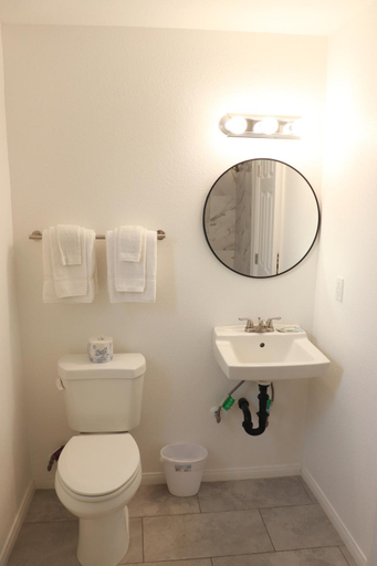 Bathroom 5, Boulder City Inn, Clark