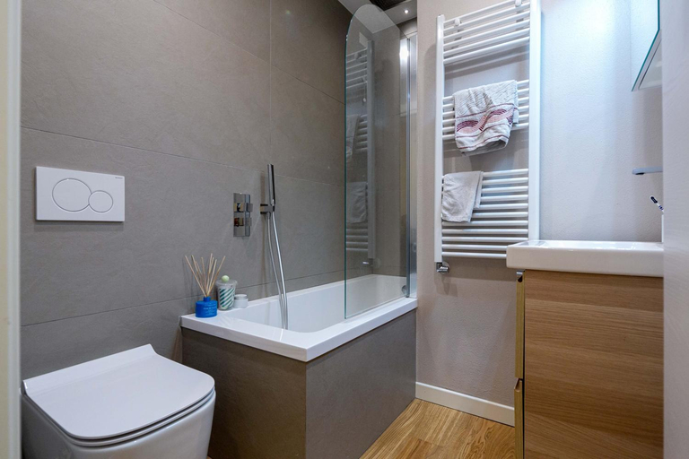 Bathroom 5, Milan nanna B&B, metro M3,IEO, Duomo COLAZIONE INCLUSA, Milano
