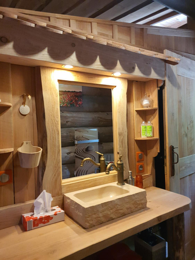 Bathroom 3, La Fuste des Garceaux, Marne