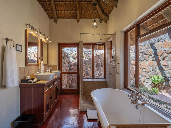 Bathroom 2, Shibula Solar Safari Big 5 Lodge, Waterberg