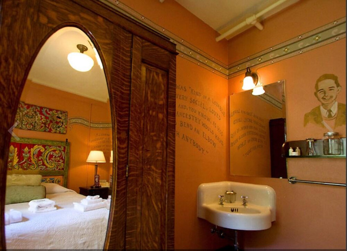 Bedroom 2, McMenamins Hotel Oregon, Yamhill