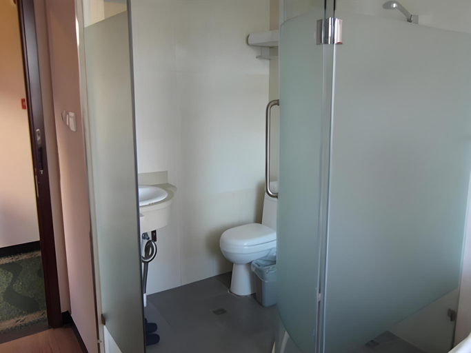 Bathroom 3, GreenTree Alliance Beijing Tiantan DonGMEn Hotel, Beijing
