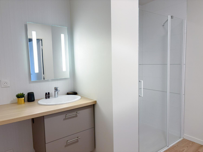 Bathroom 4, Les Boreales - Appart'hotel Villers-sur-Mer, Calvados