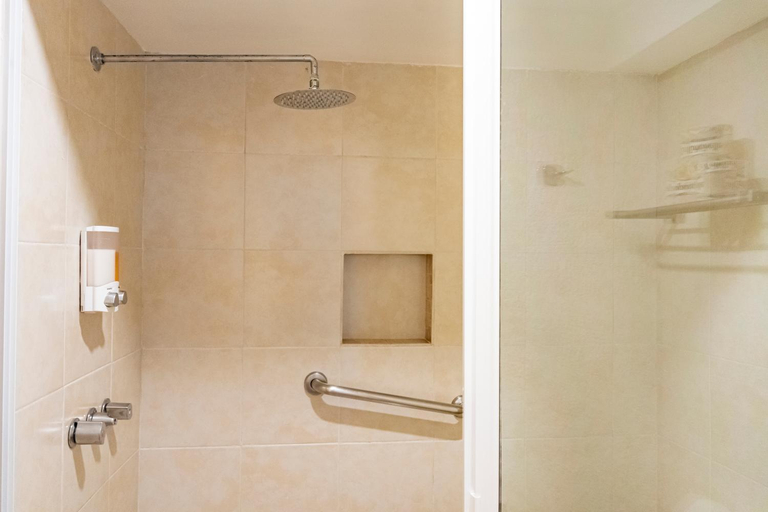 Bathroom 2, Beachfront Condos in Puerto Juarez, Isla Mujeres