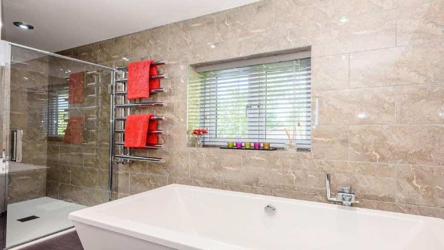 Bathroom 4, Kingfisher Lodge - 4 Bed Villa, Norfolk