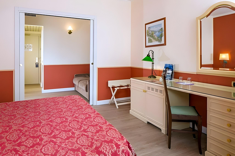 Bedroom 3, Grande Albergo, Genova