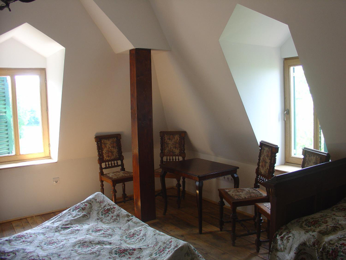 Bedroom 2, Keleti Kuria, Tata