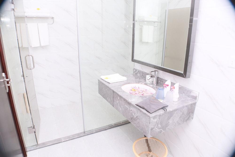 Bathroom, Sealong Bay Zhongqi Conifer Hotel, Prey Nob