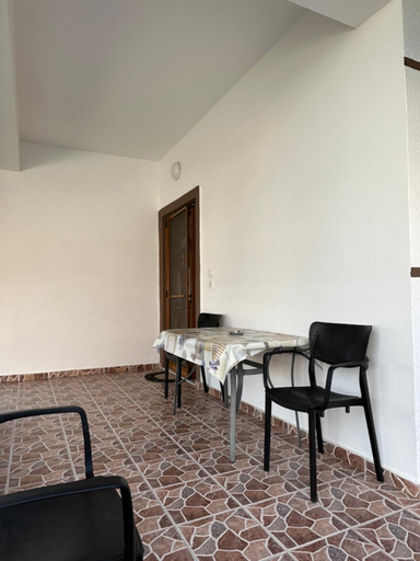 Others 5, Villa Gabriela, Sarandës