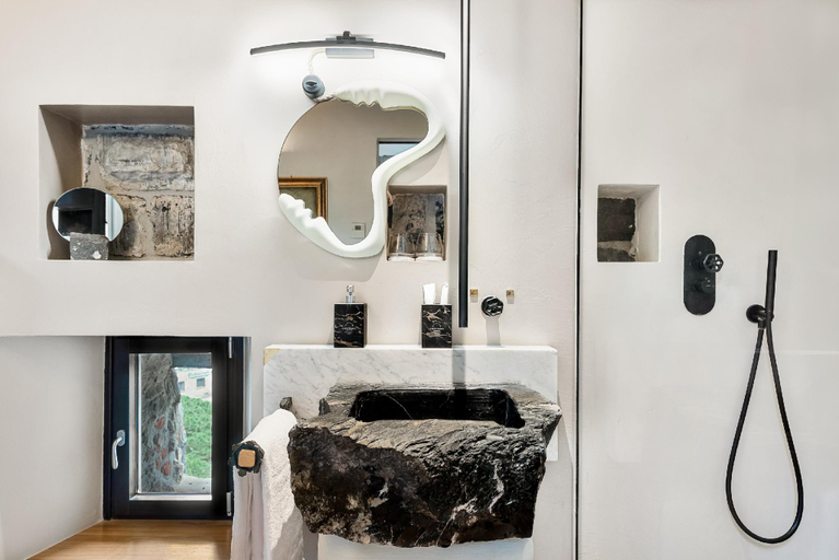 Bathroom 4, Capitolare Tower, La Spezia