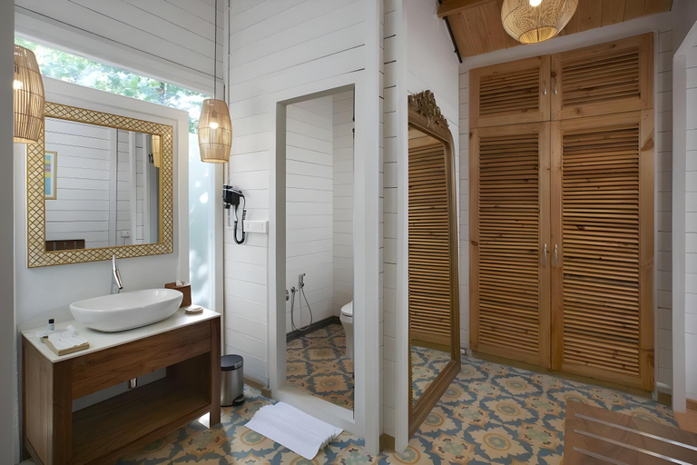 Bathroom, LaRiSa Resort & Spa, Ashwem, North Goa