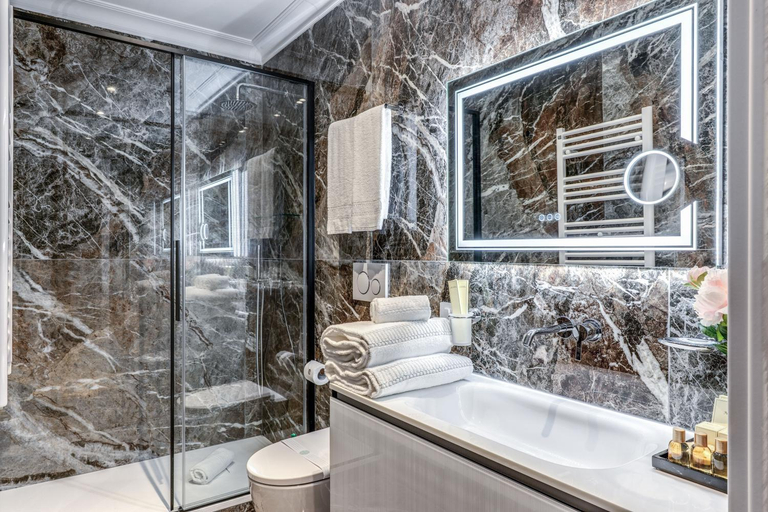 Bathroom 5, Spanish steps Oasis Suites, Rome