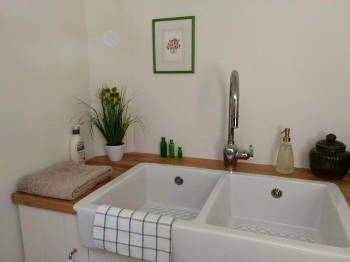 Bathroom 2, La Lezardiere, Lot