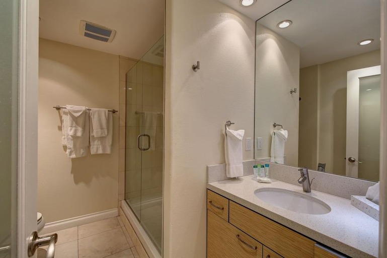 Bathroom 3, Shadow Mountain Resort, Riverside