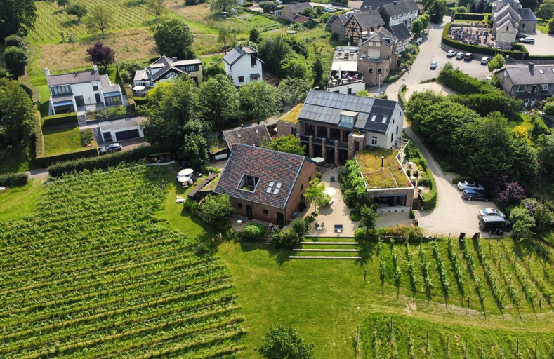 Others 4, Domein Holset BruisendWijnHuis, Vaals