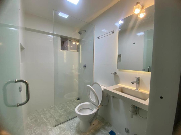 Bathroom 2, Amaca Hostal, Andrés Ibáñez