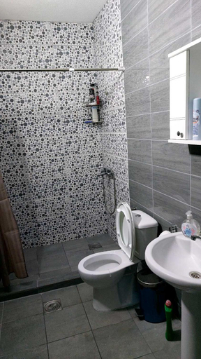 Bathroom 4, Pine house