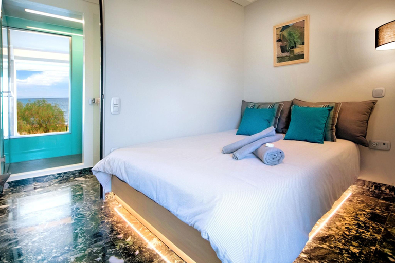 3, Vouliagmeni Kavouri Beachfront Apartment, Attica