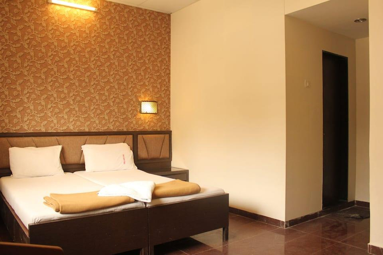 Bedroom 2, Hotel Ganesh Palace, Mumbai Suburban