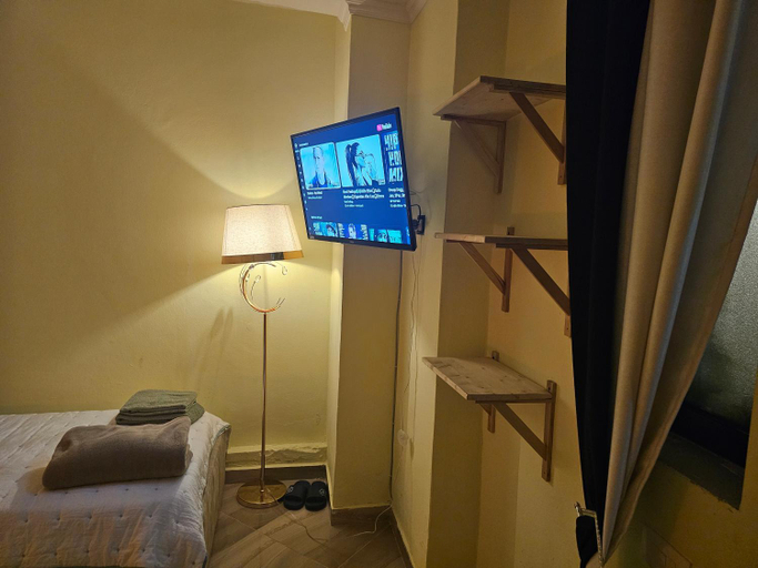 Others 2, Bob Marley Bnb & Hostel, Tiranës