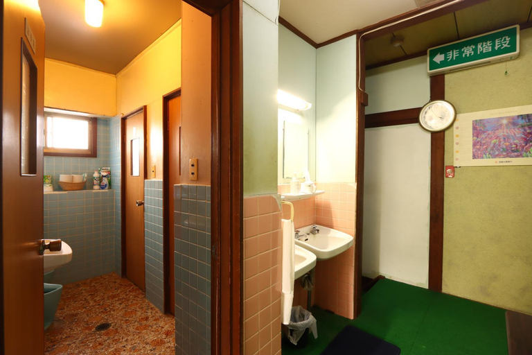 Bathroom 3, Kenrokuen, Nobeoka