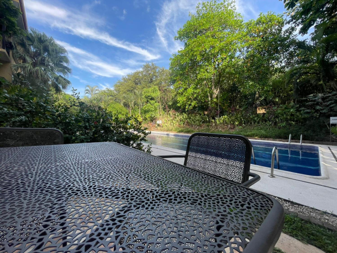 Sport & Beauty 2, The Oaks Tamarindo Pool Front Condominiums fast wifi, Santa Cruz