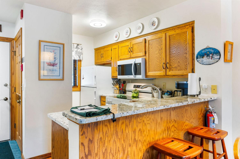 Others 3, Evergreen Hill Condominiums, Door