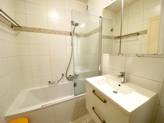 Bathroom, Attic Apartment Nieuwpoort near Beach, West-Vlaanderen