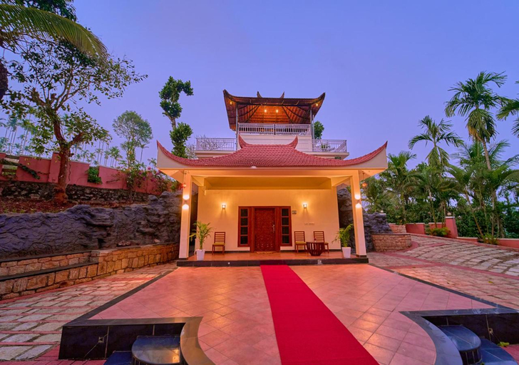 Exterior & Views