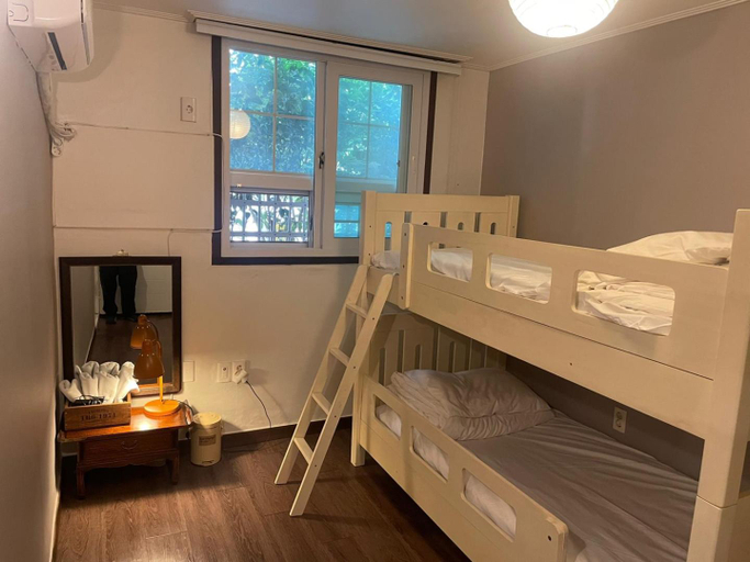 Bedroom 1, Grim Garden, Yeosu