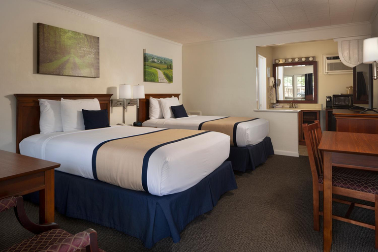 Bedroom 3, Travelers Rest Motel, Lancaster
