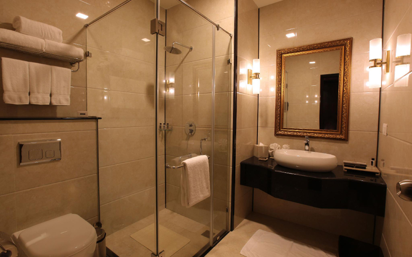 Bathroom 5, Montrose Golf Resort And Spa, Kodagu