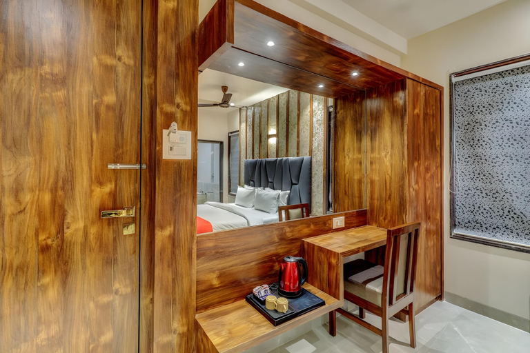 Bathroom, Hotel Apratim Lodging & Boarding, Thane