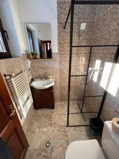 Bathroom, Cabana Izvoarele Doftanei, Tesila