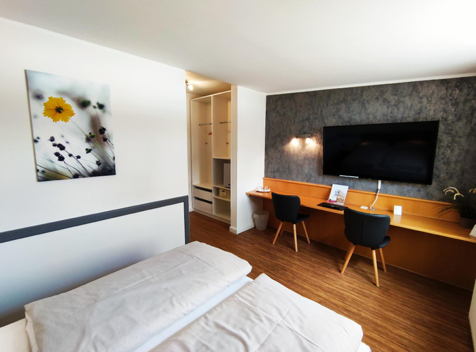 Bedroom 3, Schäfers Hotel, Vechta