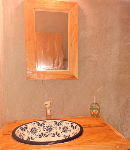 Bathroom, Ballelita, Dist. Pochutla