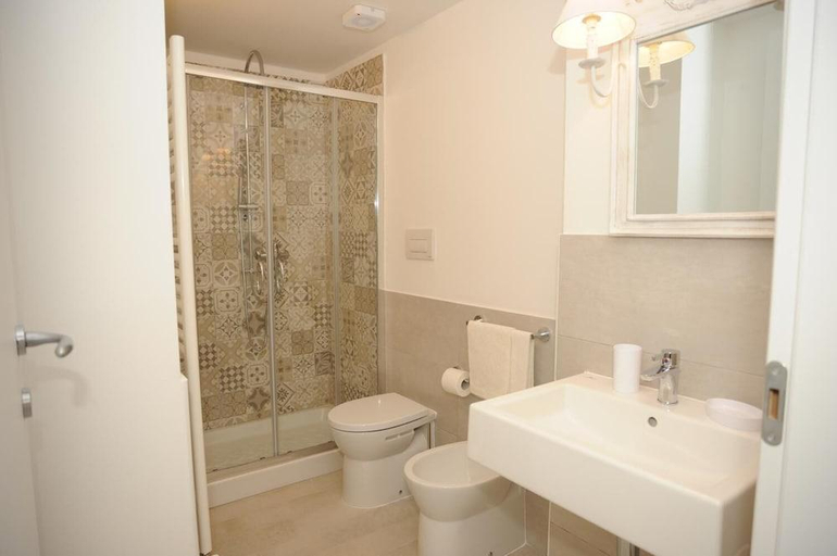 Bathroom 5, InCentro b&b, Lecce