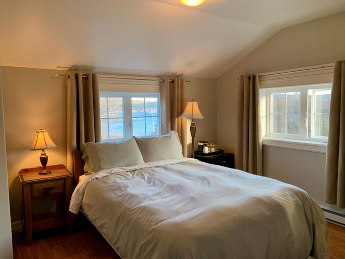 Bedroom 2, Crows Nest Inn, Division No. 9