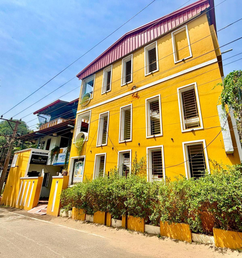 Exterior & Views