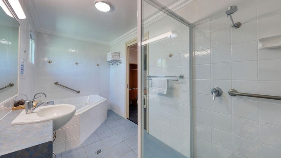 Bathroom 4, Motel Carnarvon, Roma